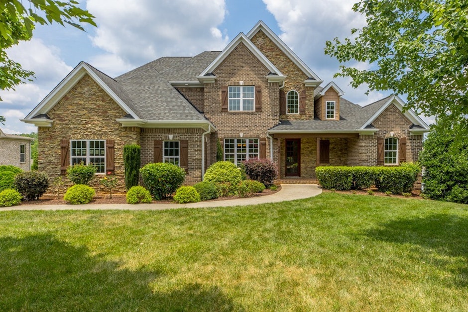 930 Berryhill Lane, WinstonSalem, NC 27106, Presented by Susan Miller